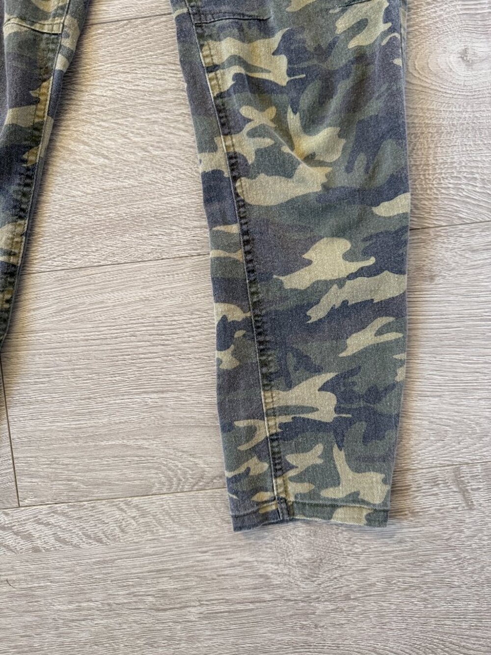 Forever 21 XXI Women's Camo Skinny Cargo Pants Army Green Size M - Picture 4 of 9